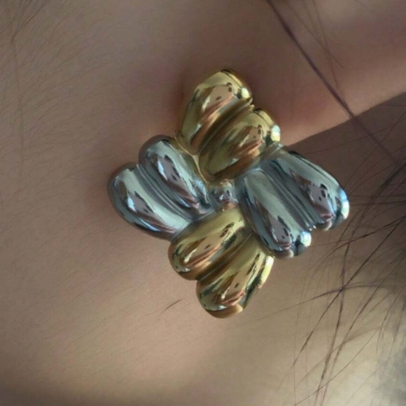 Luxe 18k Gold Plated Stainless Steel Statement Earrings - Picture 4 of 7